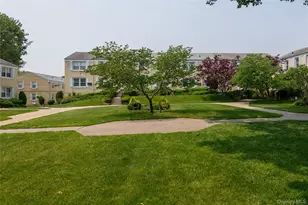 71-36 Little Neck Pkwy, Bellerose, NY 11426 - Photo 13