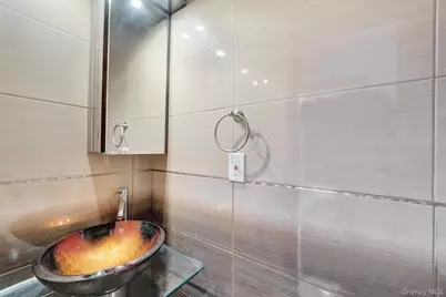 87-67 Chevy Chase, Jamaica, NY 11432 - Photo 17