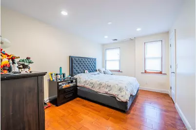 88 Elmwood Street, Plainview, NY 11803 - Photo 27