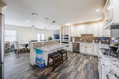 88 Elmwood Street, Plainview, NY 11803 - Photo 9