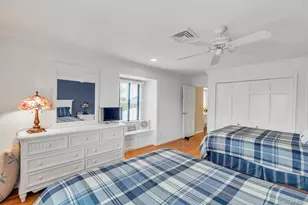 26 Oak Ln, Hampton Bays, NY 11946 - Photo 37