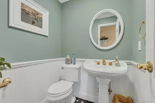 26 Oak Ln, Hampton Bays, NY 11946 - Photo 21