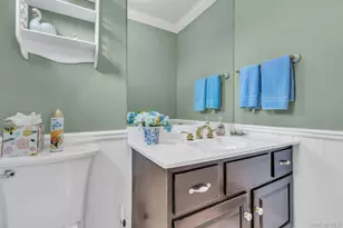 26 Oak Ln, Hampton Bays, NY 11946 - Photo 19