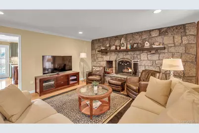 26 Oak Lane, Hampton Bays, NY 11946 - Photo 17