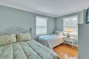 26 Oak Ln, Hampton Bays, NY 11946 - Photo 17