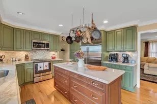 26 Oak Ln, Hampton Bays, NY 11946 - Photo 13