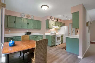 60 Foxwood Drive #2, Pleasantville, NY 10570 - Photo 7