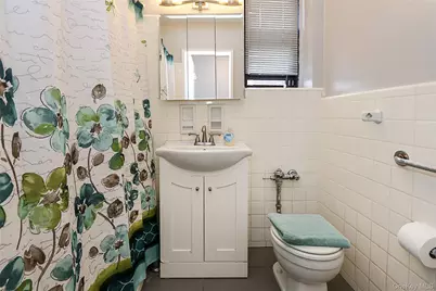 226-26 Union Turnpike #2J, Oakland Gardens, NY 11364 - Photo 9