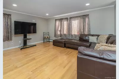 2 Terry Court, Glen Head, NY 11545 - Photo 5