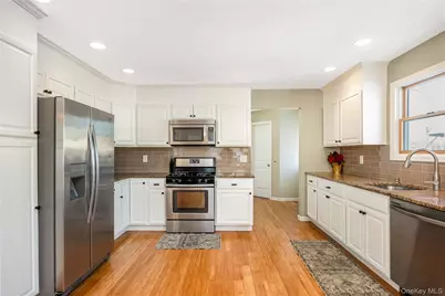 15 Irving Place, Islip Terrace, NY 11752 - Photo 9