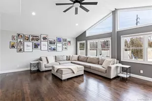 24 Twin River Dr, Oakdale, NY 11769 - Photo 9