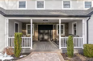 24 Twin River Dr, Oakdale, NY 11769 - Photo 3