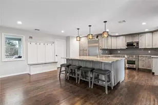 24 Twin River Dr, Oakdale, NY 11769 - Photo 5