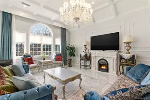 265 Laurel Ln, Syosset, NY 11791 - Photo 19