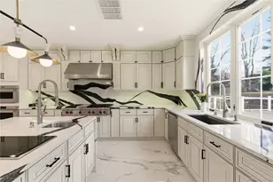 265 Laurel Ln, Syosset, NY 11791 - Photo 13