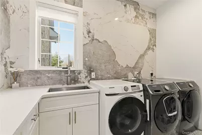 265 Laurel Lane, Syosset, NY 11791 - Photo 25