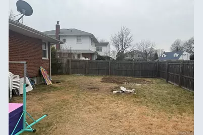 346 Holmes Street, Levittown, NY 11756 - Photo 29