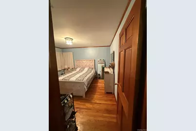 346 Holmes Street, Levittown, NY 11756 - Photo 9