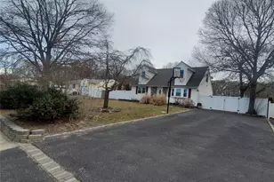 117 N Coleman Rd, Centereach, NY 11720 - Photo 3