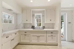 1347 Chicken Valley Rd, Upper Brookville, NY 11771 - Photo 29