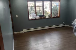 154 Fallwood Pkwy, Farmingdale, NY 11735 - Photo 3