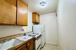 142-05 Roosevelt Ave, Flushing, NY 11354 - Photo 7