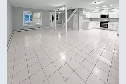 7 Carnaby Avenue, Coram, NY 11727 - Photo 5