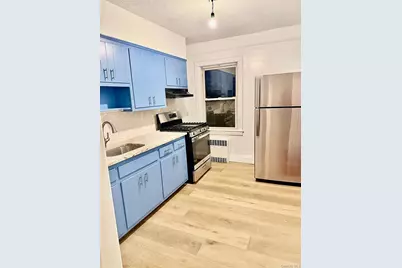 111 Piccadilly Dwns, Lynbrook, NY 11563 - Photo 3