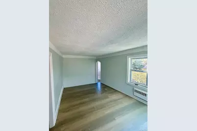 111 Piccadilly Dwns, Lynbrook, NY 11563 - Photo 5