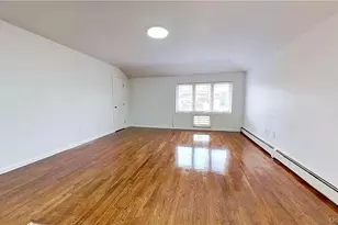 24-07 Brookhaven Ave, Far Rockaway, NY 11691 - Photo 3