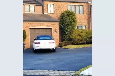 45 Windsor Gate #45, North Hills, NY 11040 - Photo 1