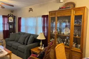 1661 Old Country Rd, Riverhead, NY 11901 - Photo 11