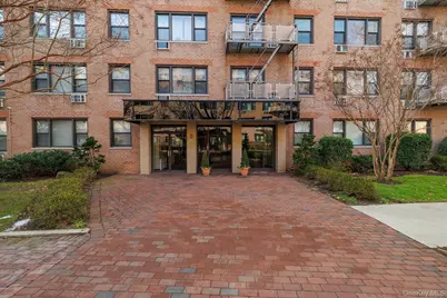 3 Birchwood Court #2J, Mineola, NY 11501 - Photo 1
