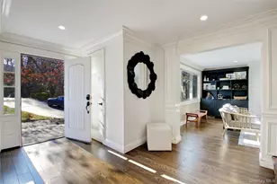 220 Mimosa Dr, East Hills, NY 11576 - Photo 5