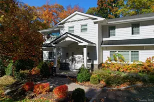 220 Mimosa Dr, East Hills, NY 11576 - Photo 3