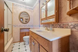 9 Stanford Ln, Hicksville, NY 11801 - Photo 7