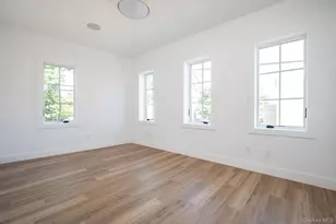 270 Garden St, Roslyn Heights, NY 11577 - Photo 11