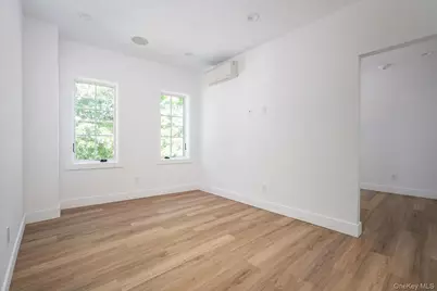 270 Garden Street #b, Roslyn Heights, NY 11577 - Photo 5