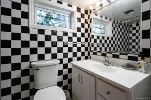 79 Centerwood St, West Babylon, NY 11704 - Photo 25