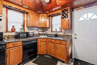 79 Centerwood Street, West Babylon, NY 11704 - Photo 13