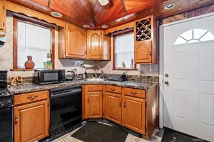 79 Centerwood St, West Babylon, NY 11704 - Photo 13