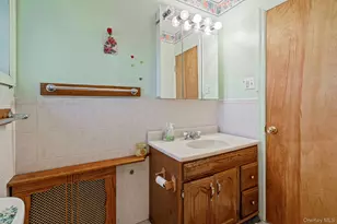 79 Centerwood St, West Babylon, NY 11704 - Photo 23