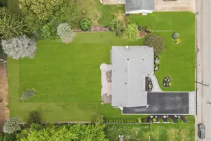 827 Aberdeen Rd, Bay Shore, NY 11706 - Photo 7