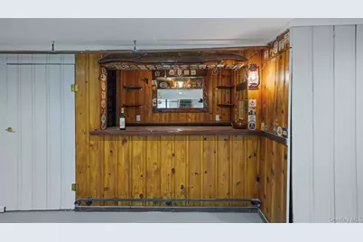 827 Aberdeen Road, Bay Shore, NY 11706 - Photo 33