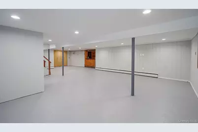 827 Aberdeen Road, Bay Shore, NY 11706 - Photo 31