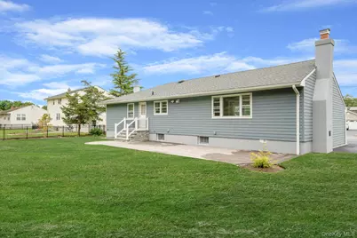 827 Aberdeen Road, Bay Shore, NY 11706 - Photo 9