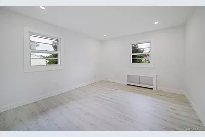 827 Aberdeen Road, Bay Shore, NY 11706 - Photo 25