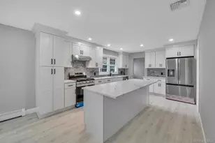 827 Aberdeen Rd, Bay Shore, NY 11706 - Photo 11