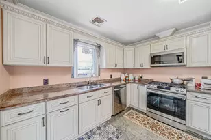 105 Arlington St, Mineola, NY 11501 - Photo 11