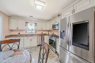 105 Arlington St, Mineola, NY 11501 - Photo 13